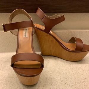 Steve Madden Azul Wedges